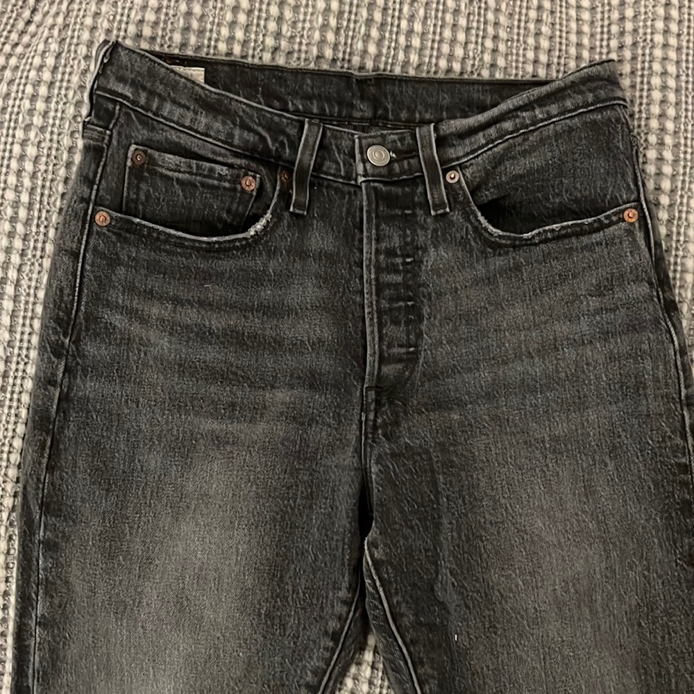 Distressed black Levi’s - like new!